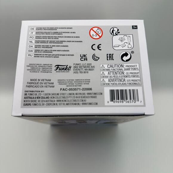 Pocahontas #1077 Funko Pop Disney – Gold Accents with Pin - Picture 6 of 6